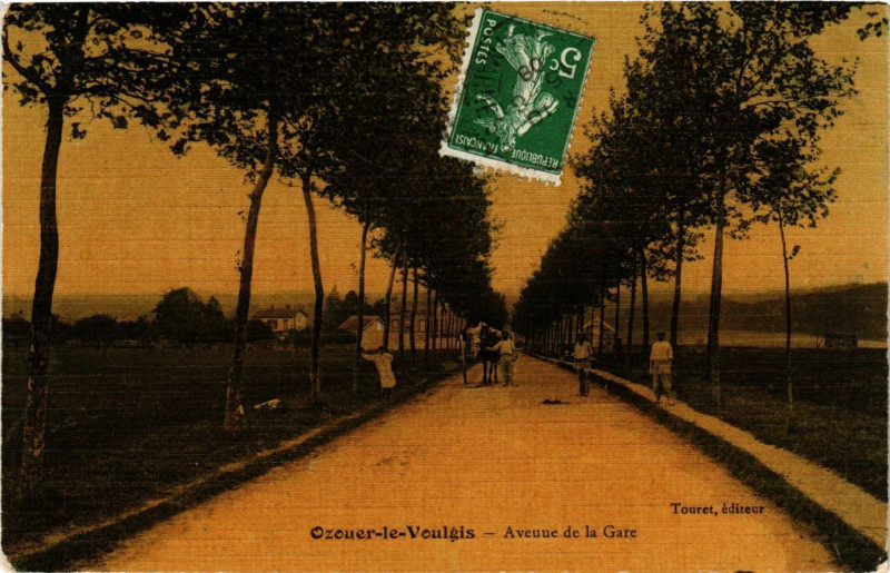 Carte postale ancienne Ozouer-le-Voulgis - Avenue de la Gare à Ozouer-le-Voulgis