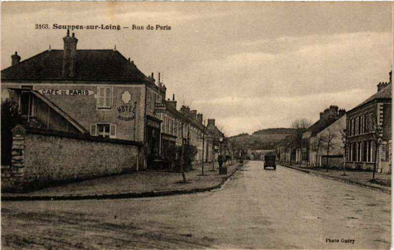 Carte postale ancienne Souppes-sur-Loine - Rue de Paris