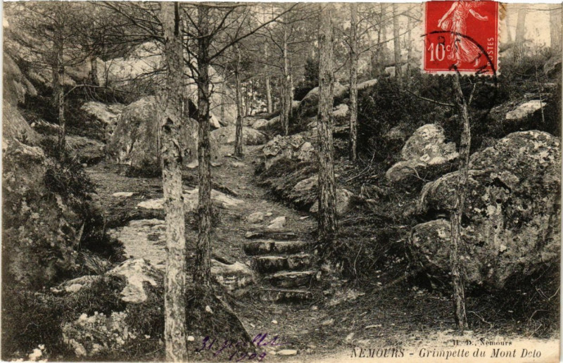 Carte postale ancienne Nemours - Grinpette du Mont Delo à Nemours