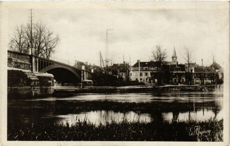 Carte postale ancienne Bray-sur-Seine - Le Pont et Quai de l'Ile à Bray-sur-Seine