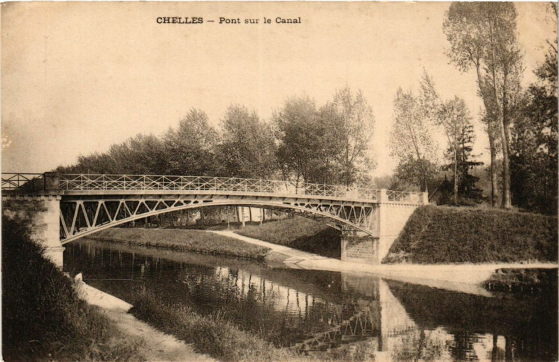 Carte postale ancienne Chelles - Pont sur le Canal à Chelles
