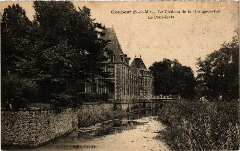 Carte postale ancienne Coubert - Le Chateau de la Grange-le-Roi - Le Pont-levis à Coubert