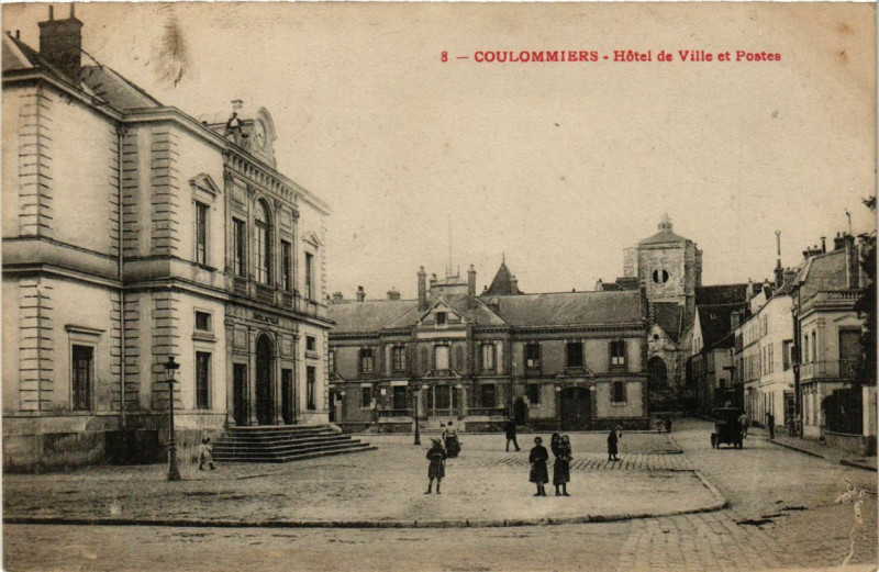 Carte postale ancienne Coulommiers - Hotel de Ville et Postes à Coulommiers