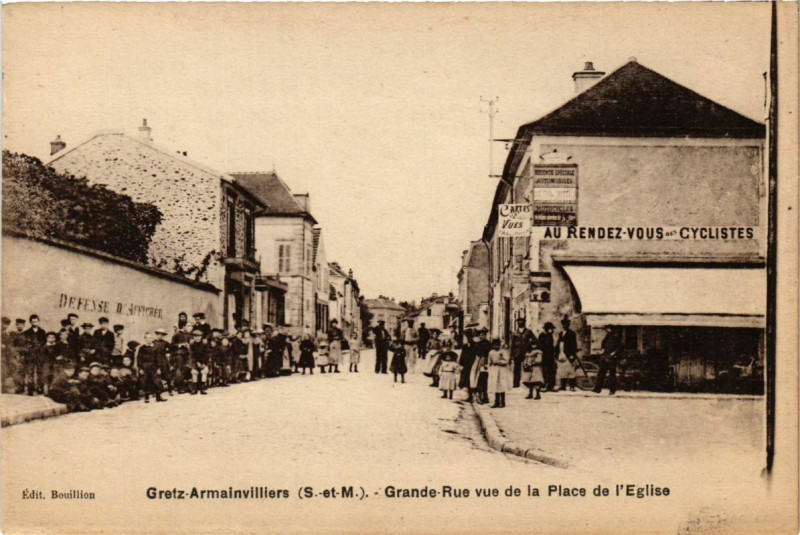 Carte postale ancienne Gretz-Armainvilliers - Grande-Rue vue de la Place de à Gretz-Armainvilliers