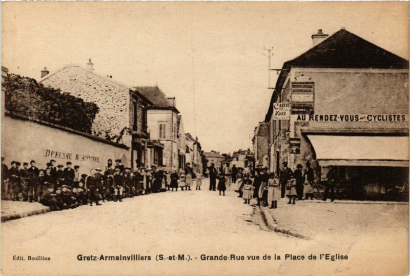 Carte postale ancienne Gretz-Armainvilliers - Grande-Rue vue de la Place de à Gretz-Armainvilliers