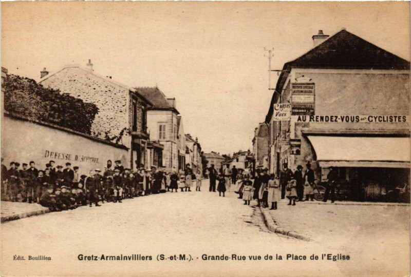 Carte postale ancienne Gretz-Armainvilliers - Grande-Rue vue de la Place de à Gretz-Armainvilliers