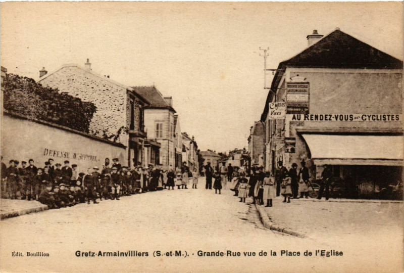 Carte postale ancienne Gretz-Armainvilliers - Grande-Rue vue de la Place de à Gretz-Armainvilliers