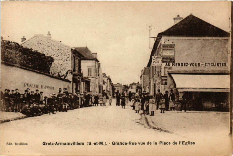 Carte postale ancienne Gretz-Armainvilliers - Grande-Rue vue de la Place de à Gretz-Armainvilliers