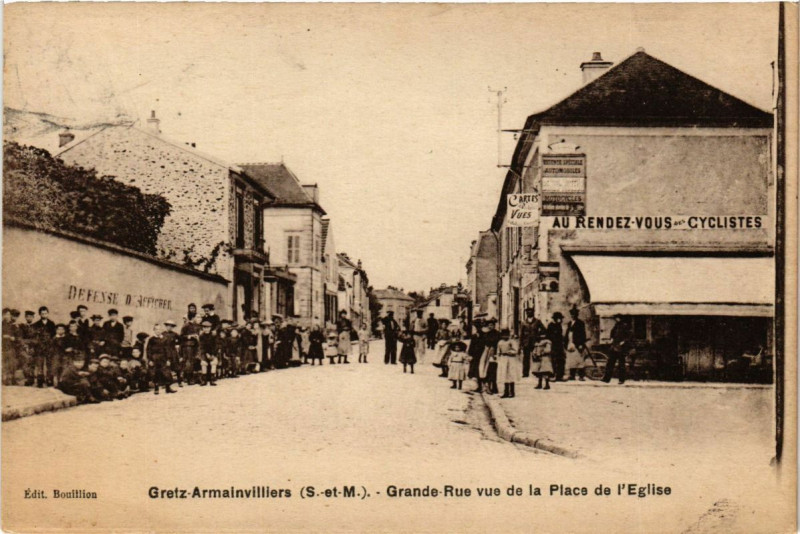 Carte postale ancienne Gretz-Armainvilliers - Grande-Rue vue de la Place de à Gretz-Armainvilliers