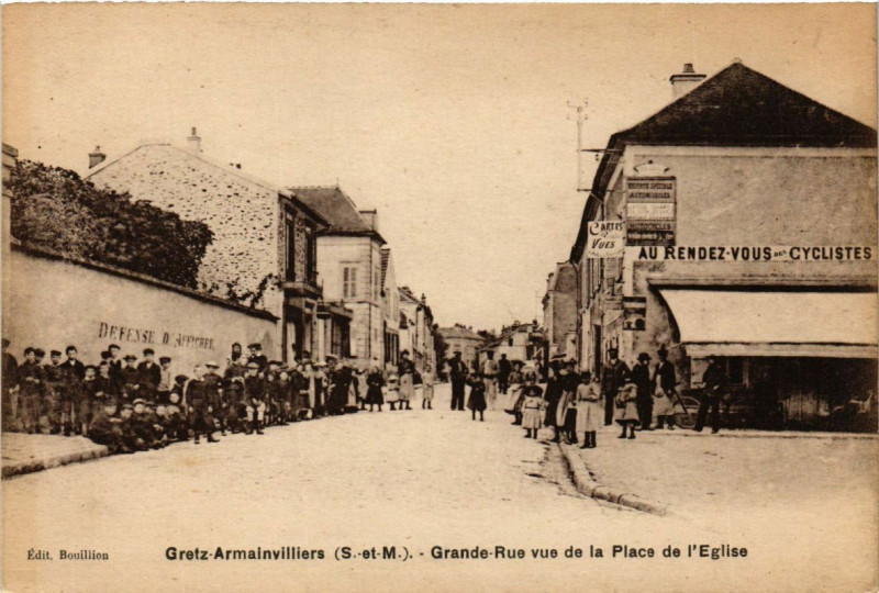 Carte postale ancienne Gretz-Armainvilliers - Grande-Rue vue de la Place de à Gretz-Armainvilliers