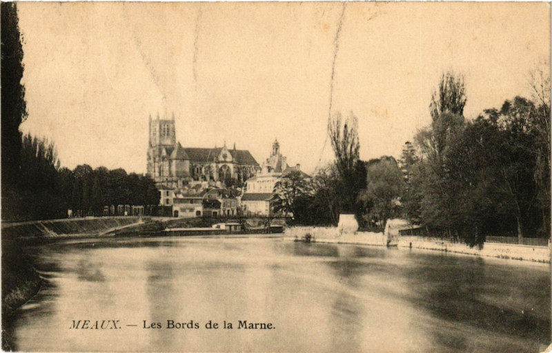 Carte postale ancienne Meaux - Les Bords de la Marne à Meaux