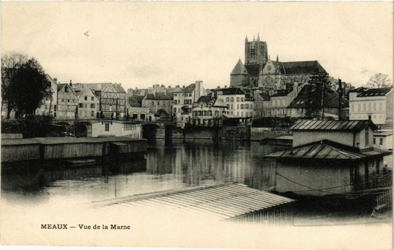 Carte postale ancienne Meaux - Vue de la Marne à Meaux