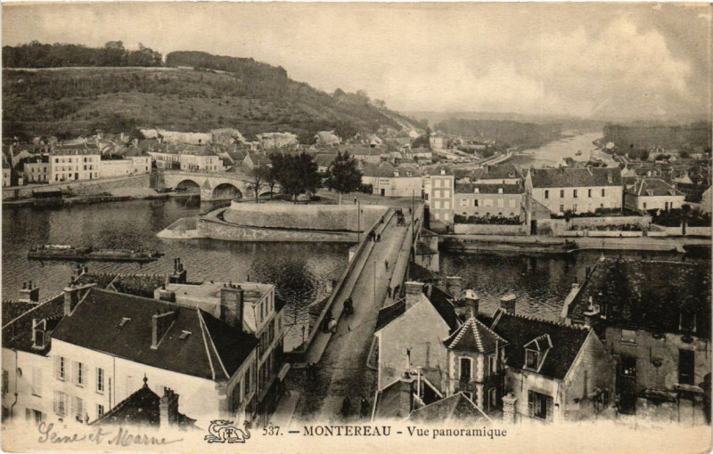 Carte postale ancienne Montereau - Vue panoramique