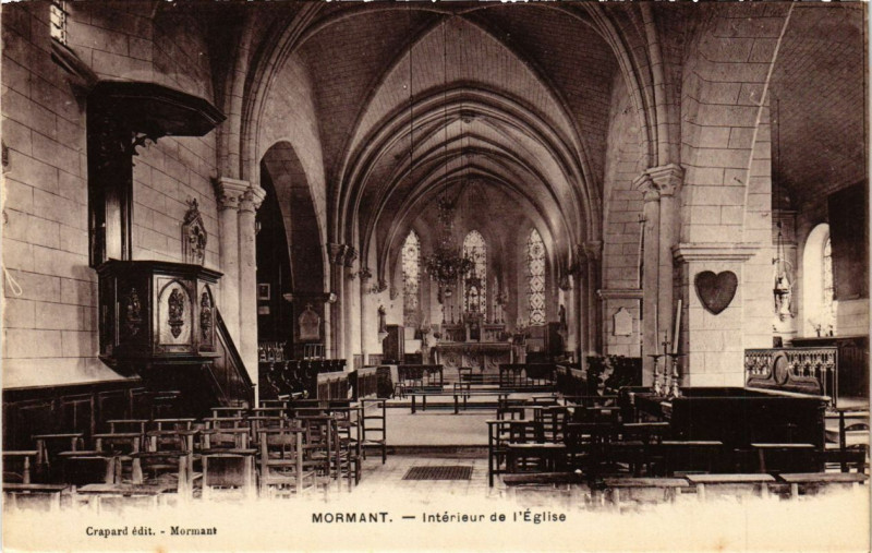 Carte postale ancienne Mormant - Interieur de l'Eglise à Mormant