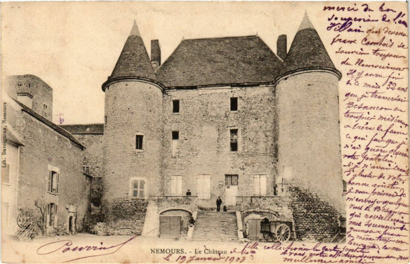 Carte postale ancienne Nemours - Le Chateau à Nemours