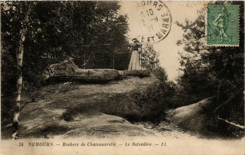 Carte postale ancienne Nemours - Rochers de Chateauvrille - Le Belvedere à Nemours