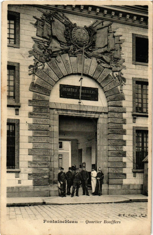Carte postale ancienne Fontainebleau - Quartier Boufflers à Fontainebleau