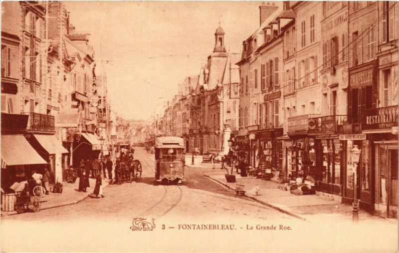 Carte postale ancienne Fontainebleau - La Grande Rue à Fontainebleau