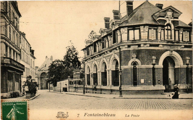 Carte postale ancienne Fontainebleau - La Poste à Fontainebleau