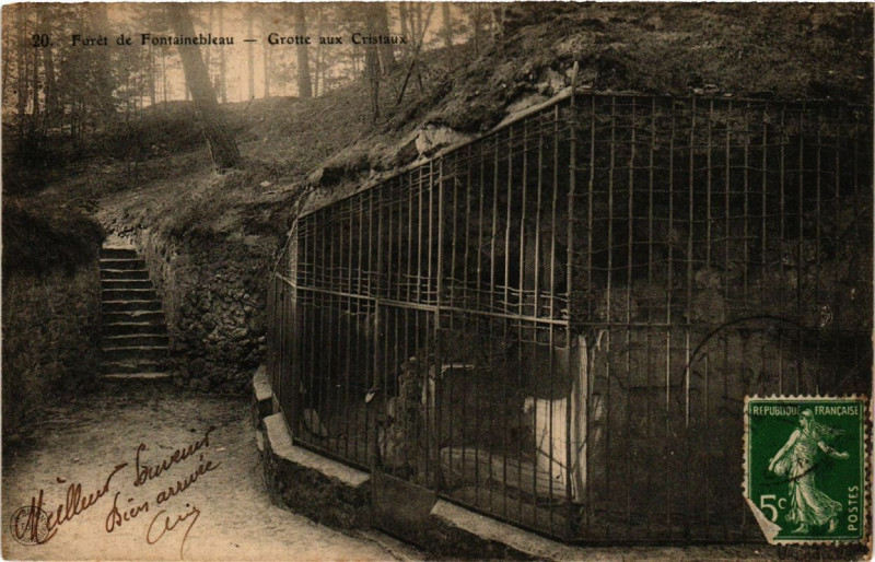 Carte postale ancienne Foret de Fontainebleau - Grotte aux Cristaux à Fontainebleau