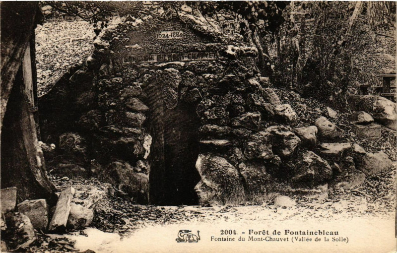 Carte postale ancienne Foret de Fontainebleau - Fontaine du Mont Chauvet à Fontainebleau