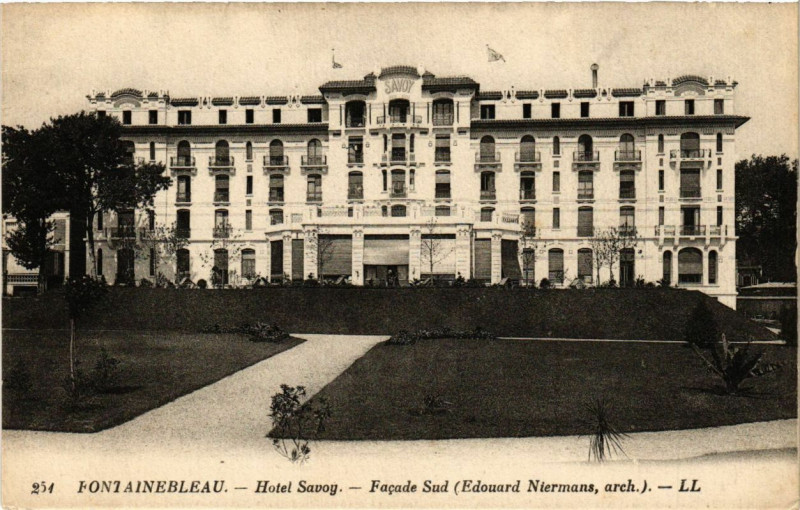 Carte postale ancienne Fontainebleau - Hotel Savoy - Facade Sud à Fontainebleau