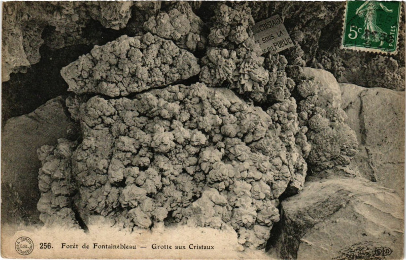 Carte postale ancienne Foret de Fontainebleau - Grotte aux Cristaux à Fontainebleau