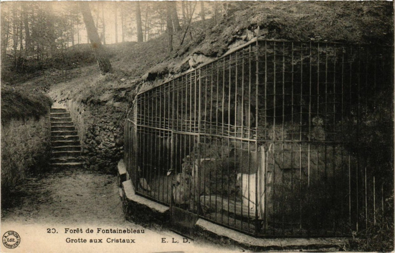 Carte postale ancienne Foret de Fontainebleau - Grotte aux Cristaux à Fontainebleau