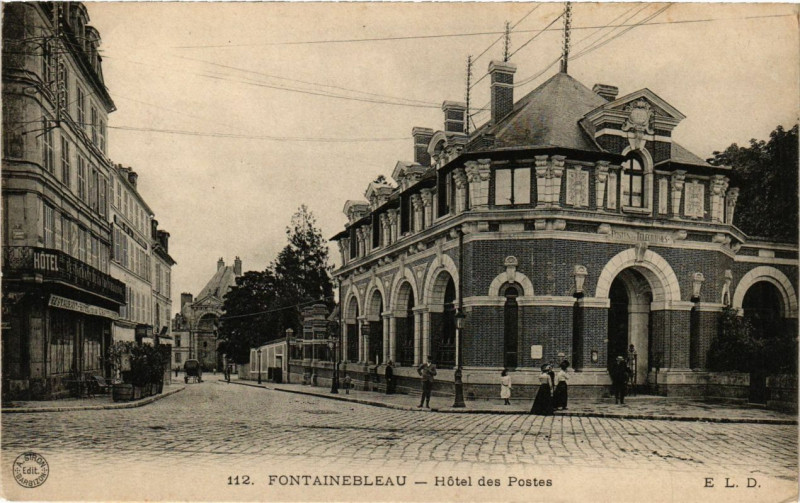 Carte postale ancienne Fontainebleau - Hotel des Postes à Fontainebleau