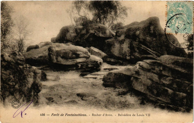 Carte postale ancienne Foret de Fontainebleau - Rocher d'Avon - Belvedere de Louis Vii à Fontainebleau