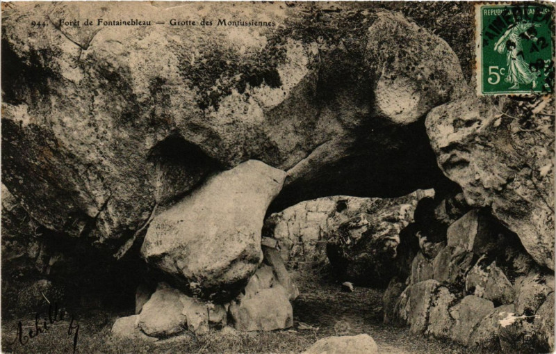 Carte postale ancienne Foret de Fontainebleau - Grotte des Montussiennes à Fontainebleau