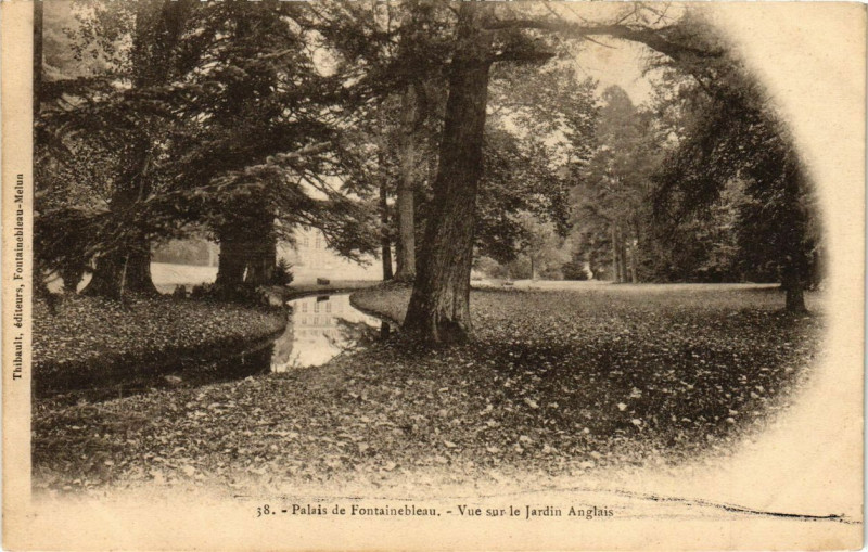 Carte postale ancienne Palais de Fontainebleau - Vue sur le Jardin Anglais à Fontainebleau