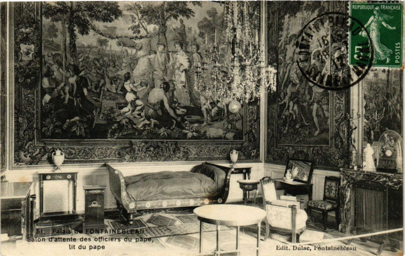 Carte postale ancienne Palais de Fontainebleau - Salon d'attente des officiers du pape à Fontainebleau