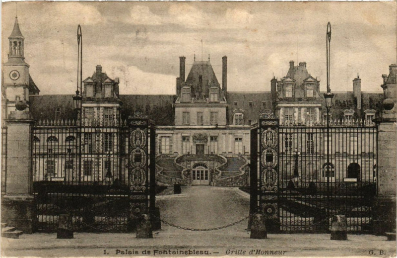 Carte postale ancienne Palais de Fontainebleau - Grille d'Honneur à Fontainebleau
