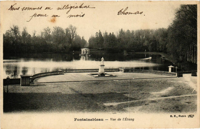Carte postale ancienne Fontainebleau - Vue de l'Etang à Fontainebleau