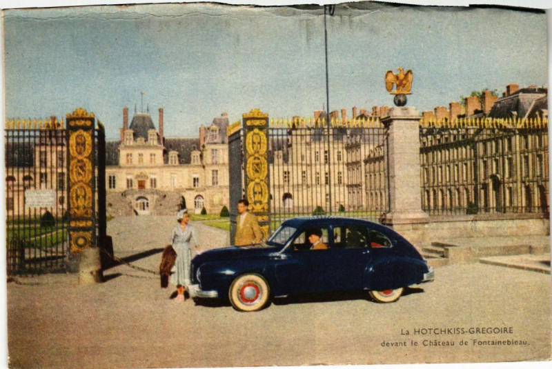 Carte postale ancienne La Hotchkiss-Gregoire devant le Chateau de Fontainebleau à Fontainebleau