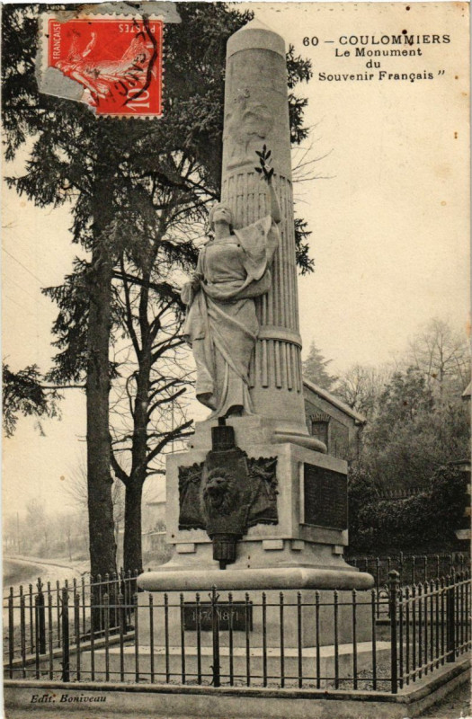 Carte postale ancienne Coulommiers - Le Monument du Souvenir Francais à Coulommiers