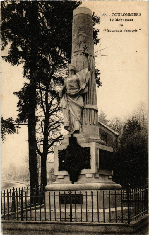 Carte postale ancienne Coulommiers - Le Monument du Souvenir Francais à Coulommiers