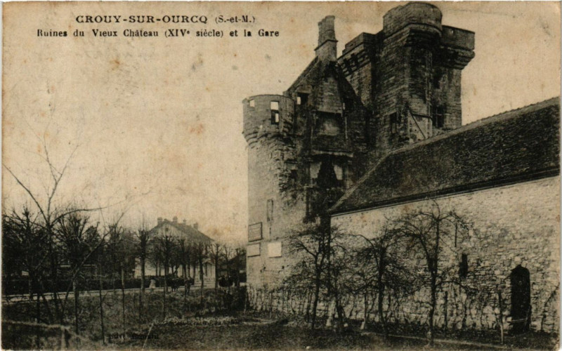 Carte postale ancienne Crouy-sur-Ourcq - Ruines du Vieux Chateau (Xiv siecle) à Crouy-sur-Ourcq