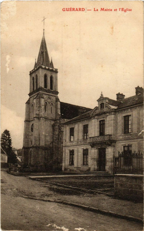 Carte postale ancienne Guerard - La Mairie et l'Eglise à Guérard
