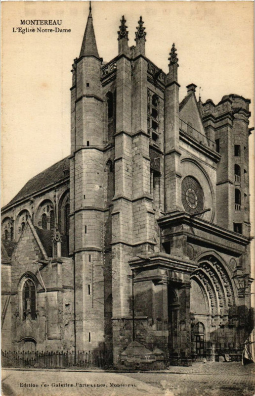 Carte postale ancienne Montereau - L'Eglise Notre-Dame