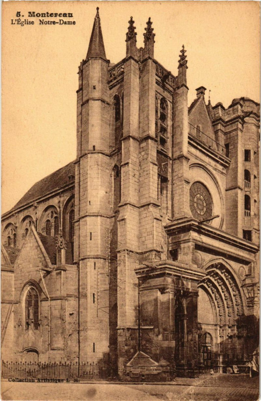 Carte postale ancienne Montereau - L'Eglise Notre-Dame