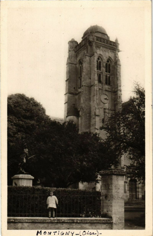 Carte postale ancienne Montigny-sur-Maignelay (Oise) - L'Eglise et le Monument aux Morts
