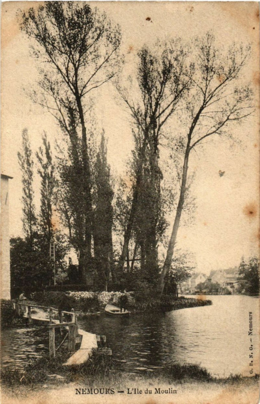 Carte postale ancienne Nemours - L'Ile du Moulin à Nemours