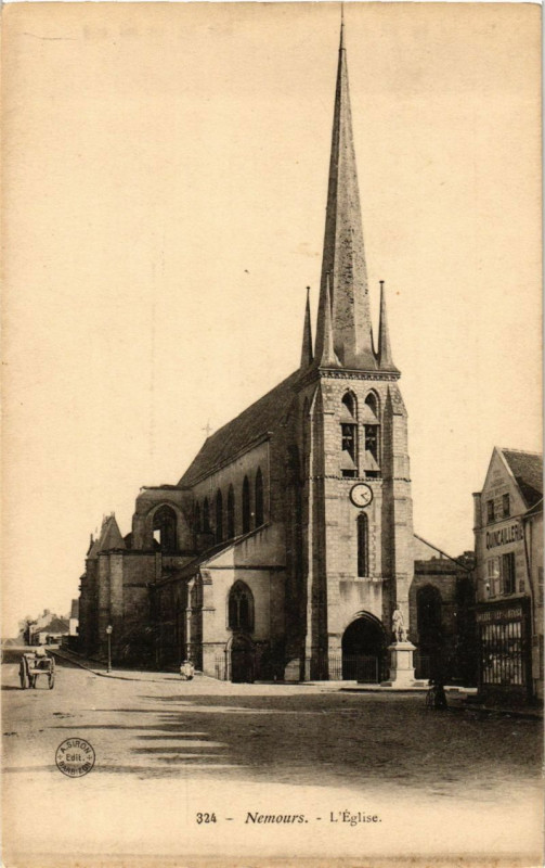 Carte postale ancienne Nemours - L'Eglise à Nemours