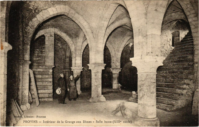 Carte postale ancienne Provins Interieur de la Grange aux Dimes Salle basse (Xiii siecle à Provins