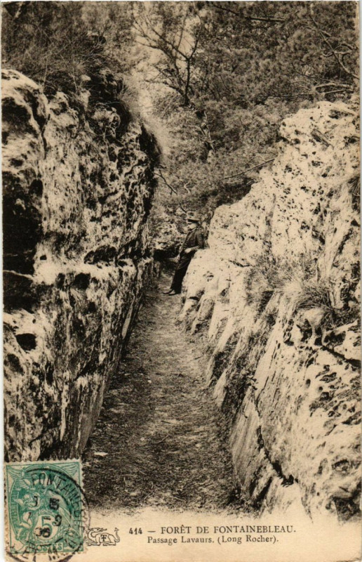 Carte postale ancienne Foret de Fontainebleau - Passage Lavaurs (Long Rocher) à Fontainebleau