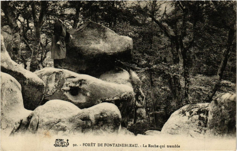 Carte postale ancienne Foret de Fontainebleau - La Roche qui tremble à Fontainebleau
