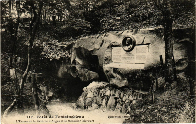 Carte postale ancienne Foret de Fontainebleau - L'Entrée de la Caverne d'Augas et le à Fontainebleau
