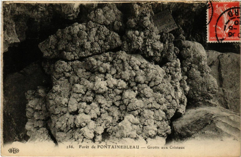 Carte postale ancienne Foret de Fontainebleau - Grotte aux Cristaux à Fontainebleau
